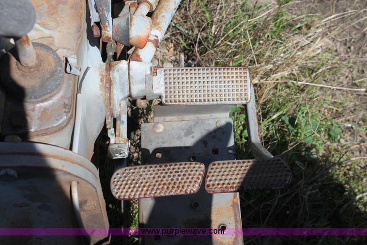 image for item H5831 1971 Massey-Ferguson 135 tractor