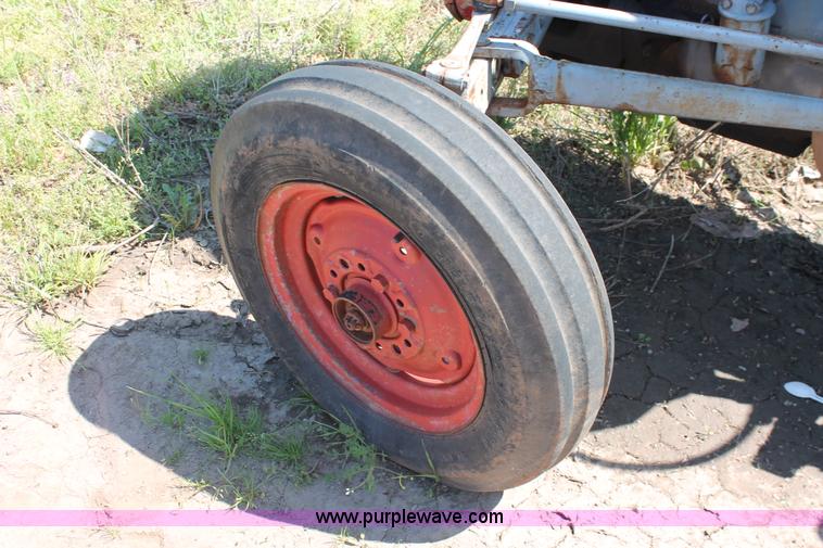 image for item H5831 1971 Massey-Ferguson 135 tractor