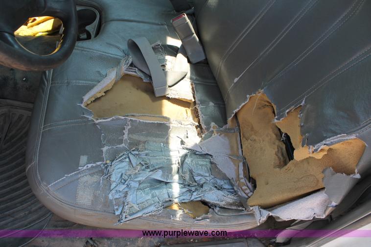 image for item H5834 1998 Chevrolet S10 pickup truck