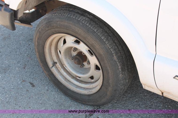 image for item H5834 1998 Chevrolet S10 pickup truck