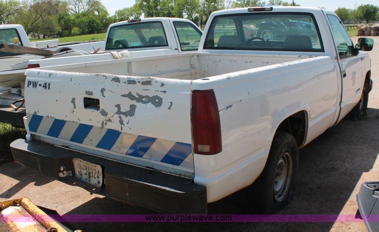 image for item H5835 1994 Chevrolet 1500 pickup truck