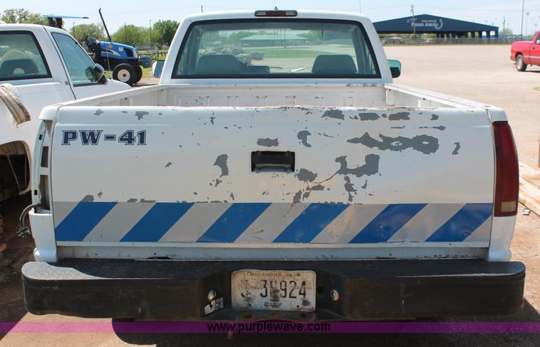 image for item H5835 1994 Chevrolet 1500 pickup truck