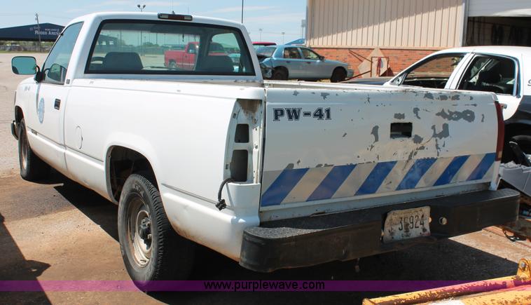 image for item H5835 1994 Chevrolet 1500 pickup truck