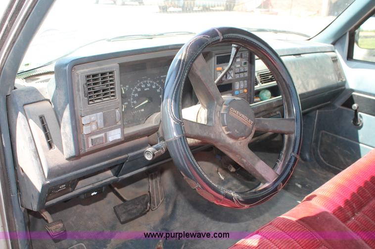 image for item H5835 1994 Chevrolet 1500 pickup truck