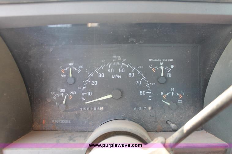 image for item H5835 1994 Chevrolet 1500 pickup truck