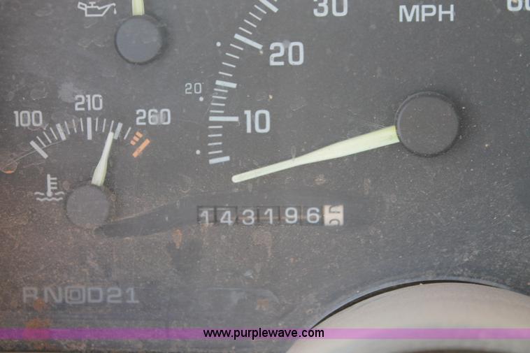 image for item H5835 1994 Chevrolet 1500 pickup truck