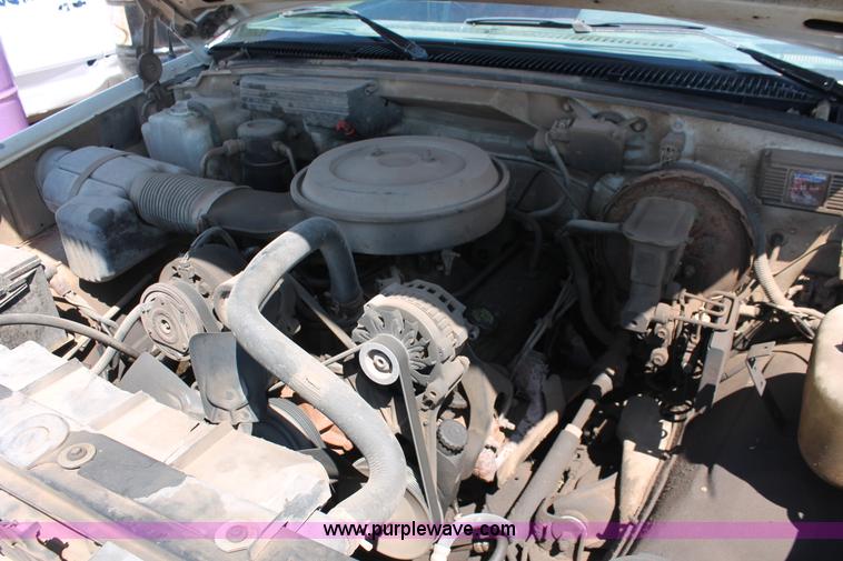 image for item H5835 1994 Chevrolet 1500 pickup truck