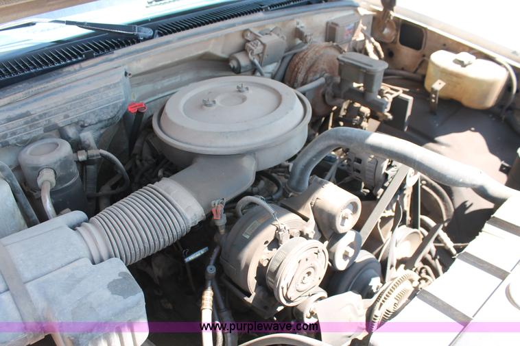 image for item H5835 1994 Chevrolet 1500 pickup truck