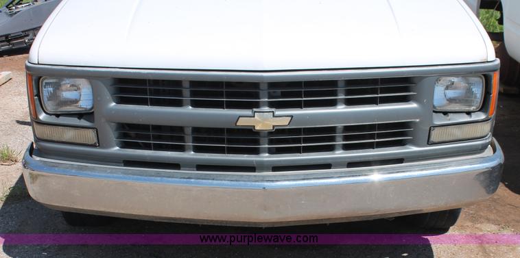 image for item H5835 1994 Chevrolet 1500 pickup truck