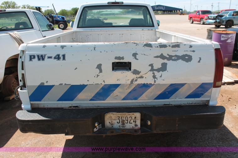 image for item H5835 1994 Chevrolet 1500 pickup truck