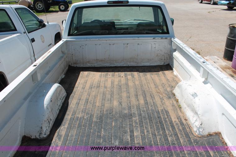 image for item H5835 1994 Chevrolet 1500 pickup truck