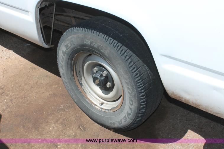 image for item H5835 1994 Chevrolet 1500 pickup truck