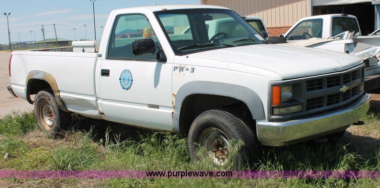 image for item H5836 1994 Chevrolet 2500 pickup truck