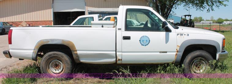 image for item H5836 1994 Chevrolet 2500 pickup truck