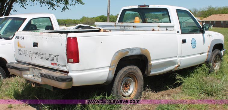 image for item H5836 1994 Chevrolet 2500 pickup truck