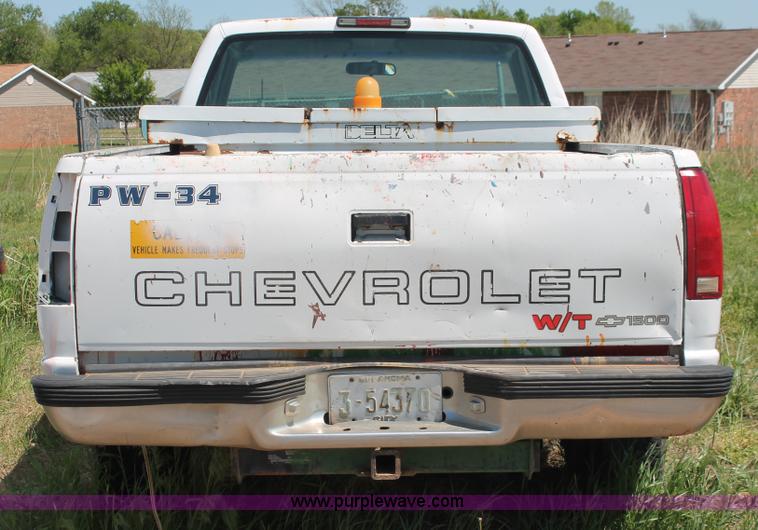 image for item H5836 1994 Chevrolet 2500 pickup truck