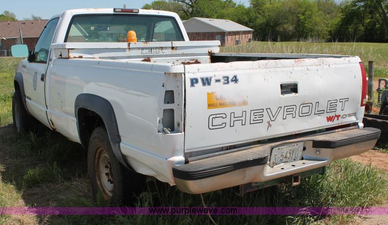 image for item H5836 1994 Chevrolet 2500 pickup truck