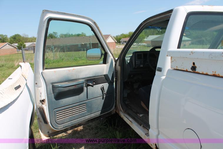 image for item H5836 1994 Chevrolet 2500 pickup truck