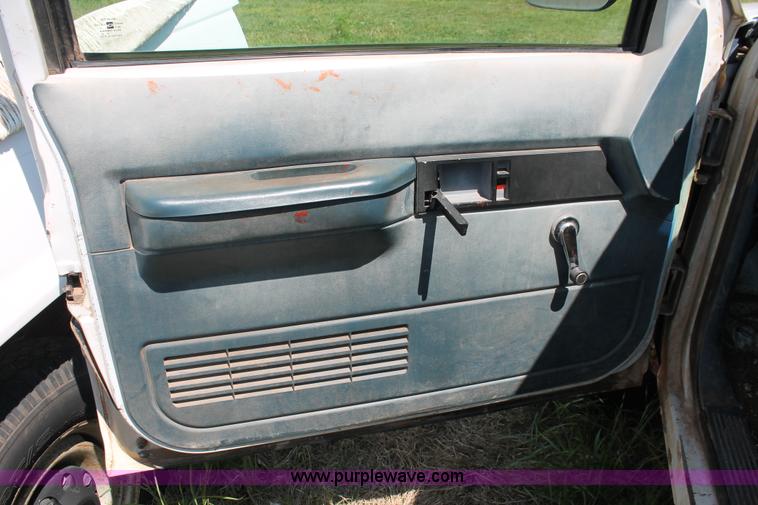 image for item H5836 1994 Chevrolet 2500 pickup truck