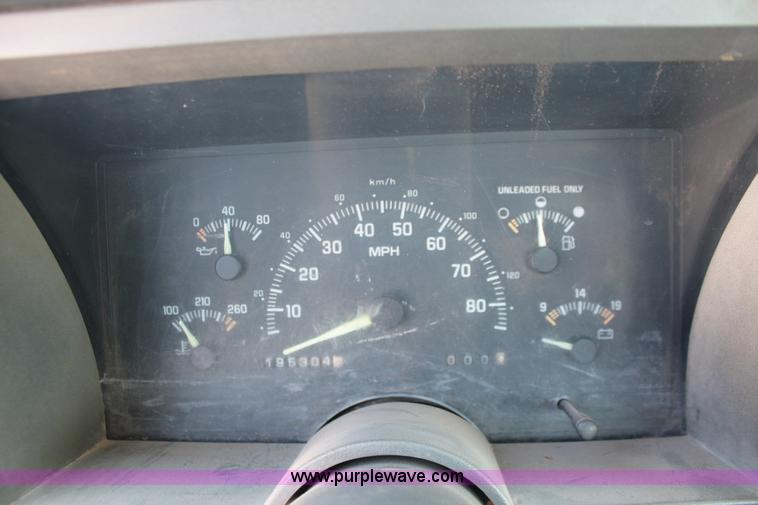 image for item H5836 1994 Chevrolet 2500 pickup truck