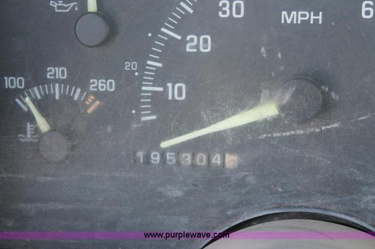 image for item H5836 1994 Chevrolet 2500 pickup truck