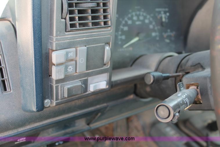 image for item H5836 1994 Chevrolet 2500 pickup truck