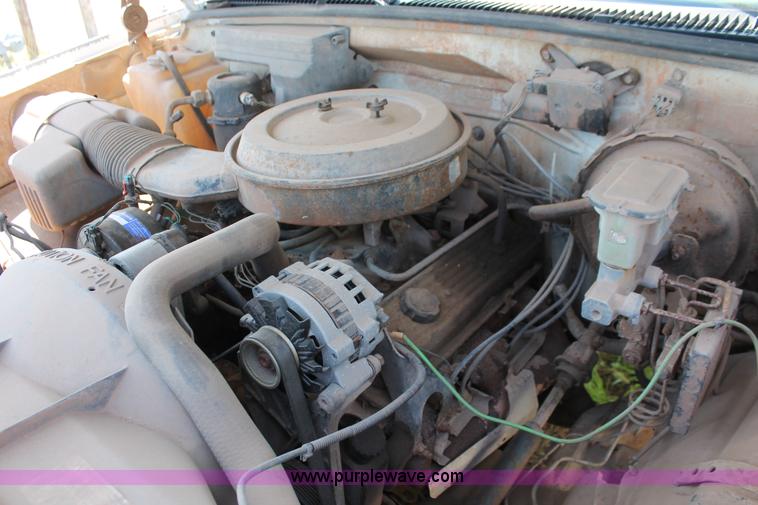 image for item H5836 1994 Chevrolet 2500 pickup truck