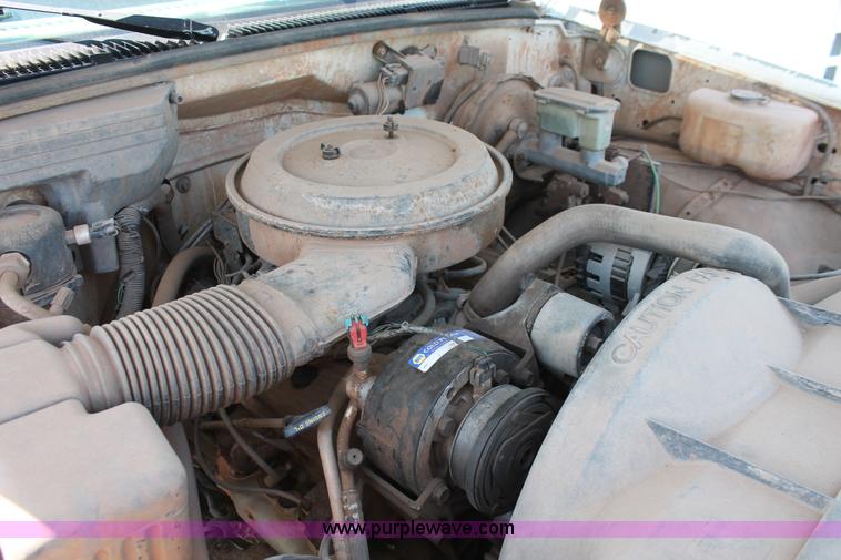 image for item H5836 1994 Chevrolet 2500 pickup truck