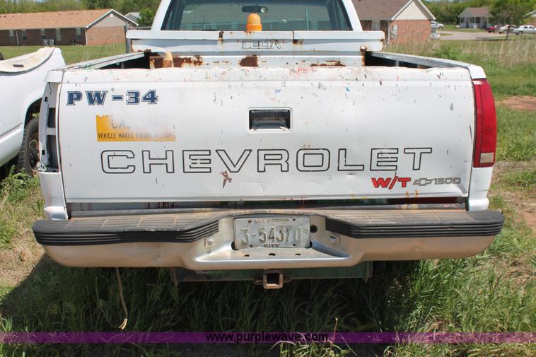 image for item H5836 1994 Chevrolet 2500 pickup truck