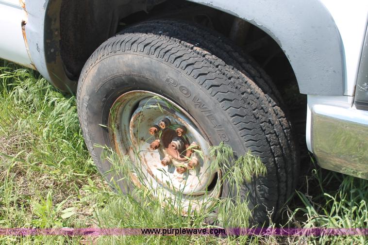 image for item H5836 1994 Chevrolet 2500 pickup truck