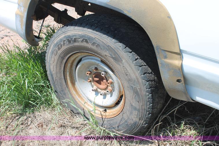 image for item H5836 1994 Chevrolet 2500 pickup truck