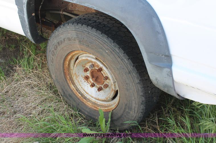 image for item H5836 1994 Chevrolet 2500 pickup truck