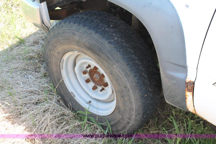 image for item H5836 1994 Chevrolet 2500 pickup truck