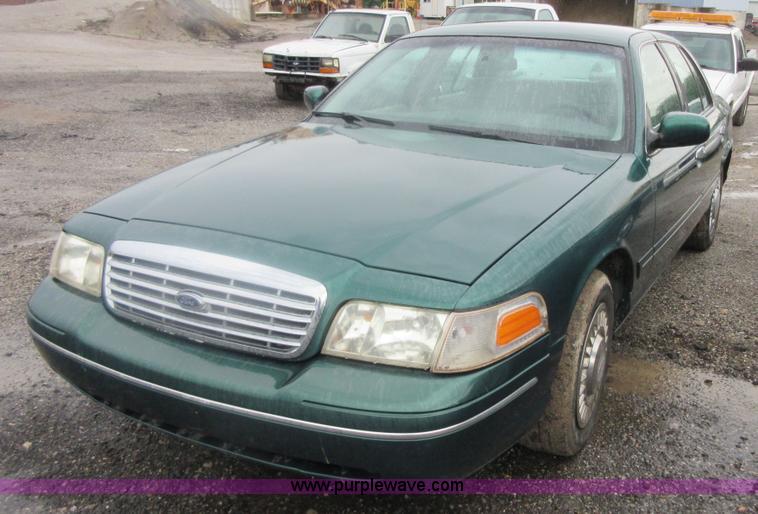 image for item I2079 2001 Ford Crown Victoria Police Interceptor