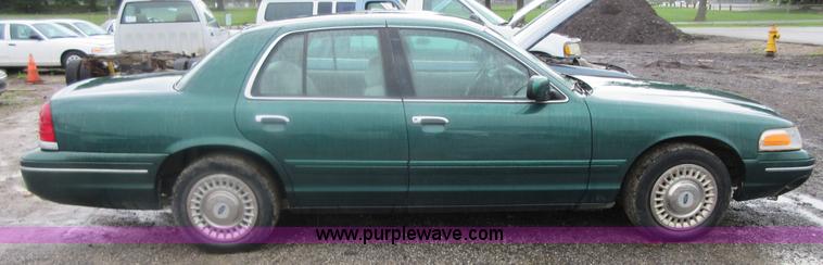 image for item I2079 2001 Ford Crown Victoria Police Interceptor