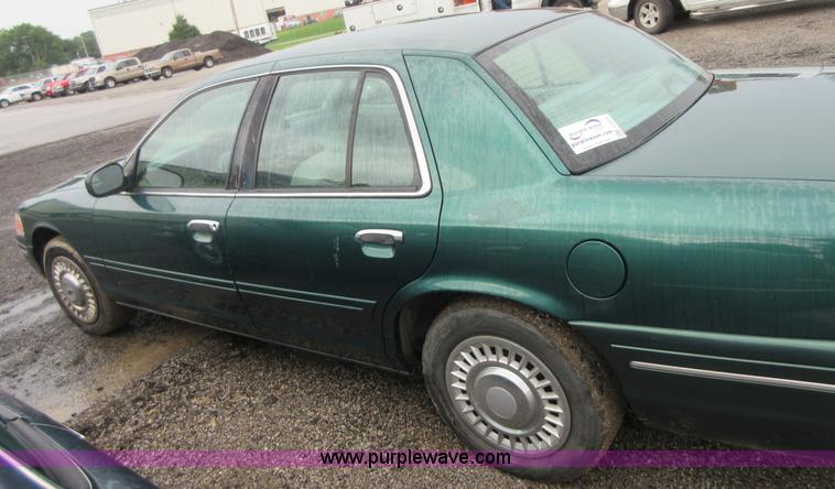 image for item I2079 2001 Ford Crown Victoria Police Interceptor