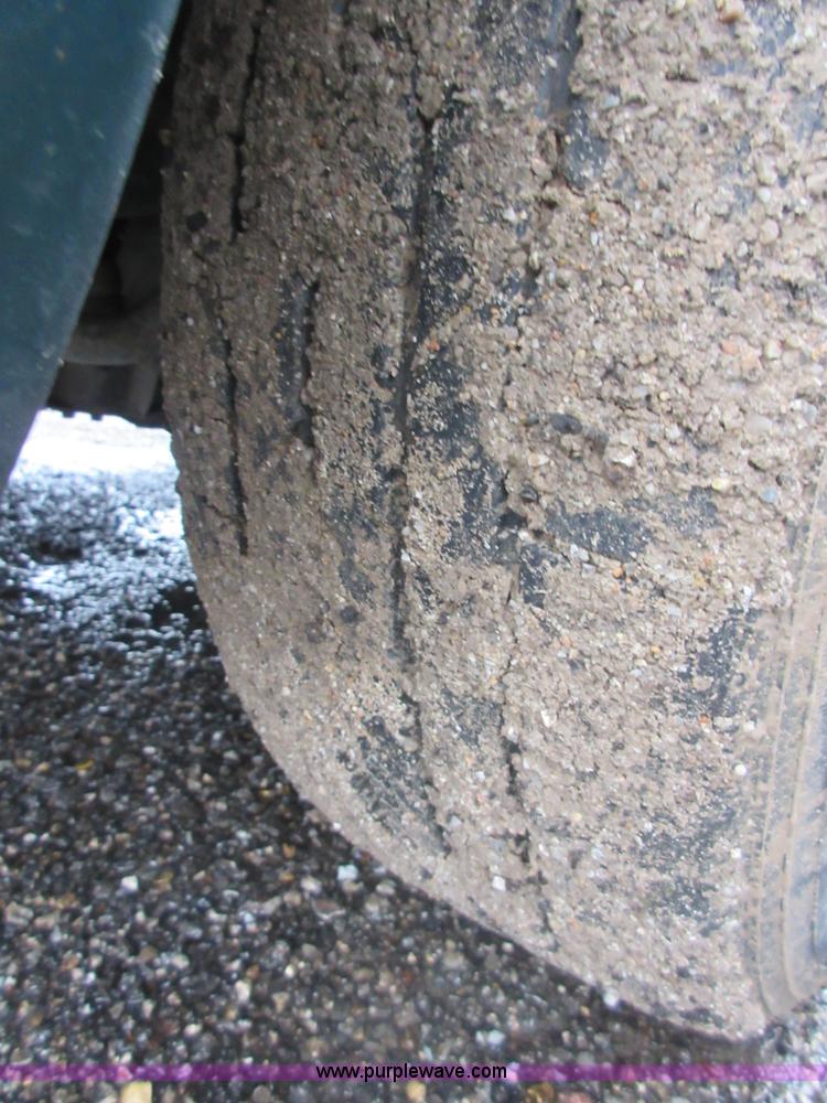 image for item I2079 2001 Ford Crown Victoria Police Interceptor