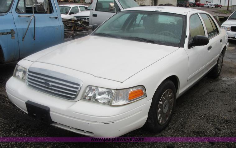 image for item I2082 2004 Ford Crown Victoria Police Interceptor