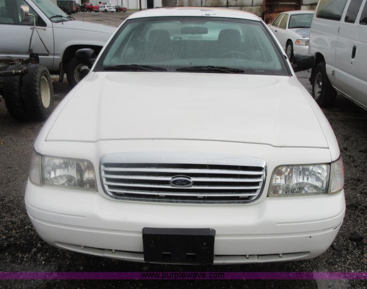 image for item I2082 2004 Ford Crown Victoria Police Interceptor