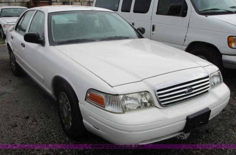 image for item I2082 2004 Ford Crown Victoria Police Interceptor
