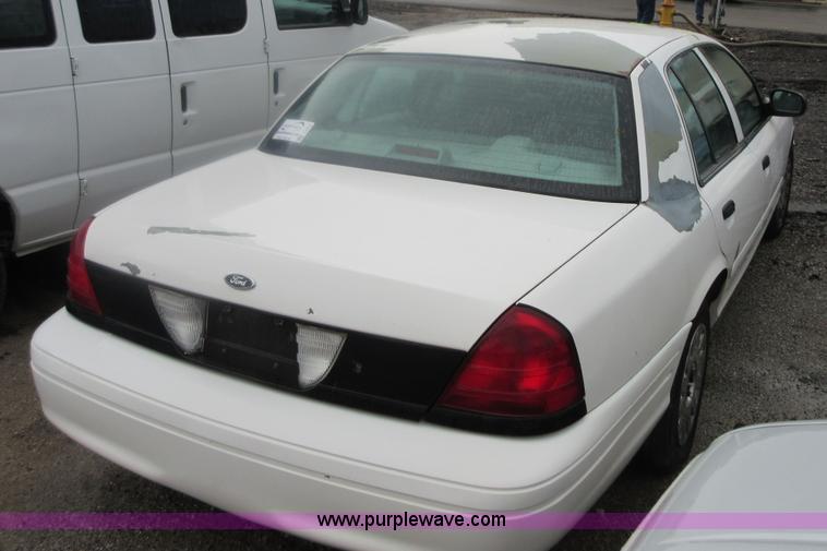 image for item I2082 2004 Ford Crown Victoria Police Interceptor