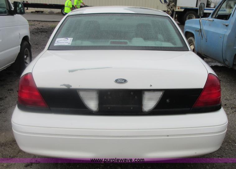 image for item I2082 2004 Ford Crown Victoria Police Interceptor