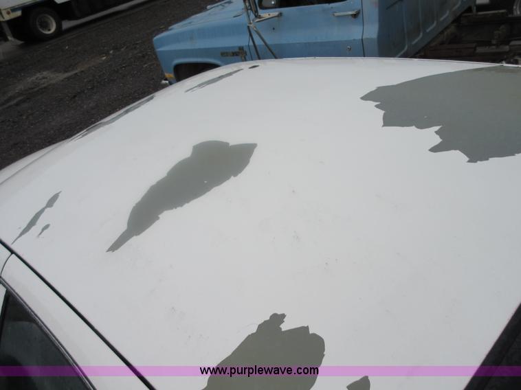 image for item I2082 2004 Ford Crown Victoria Police Interceptor