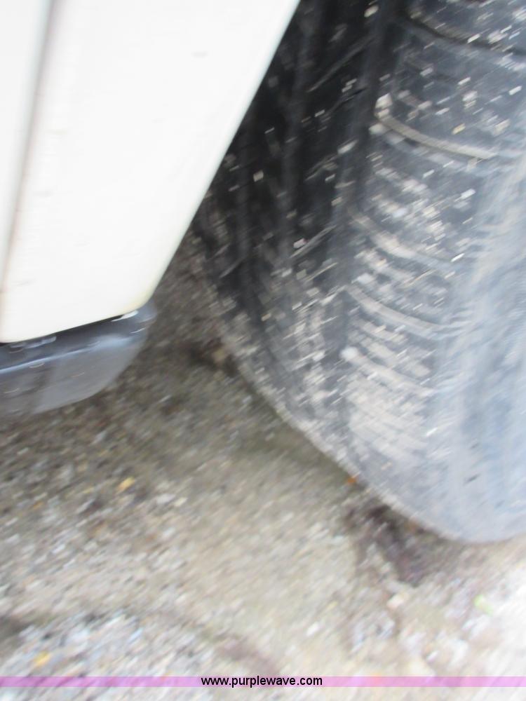 image for item I2082 2004 Ford Crown Victoria Police Interceptor