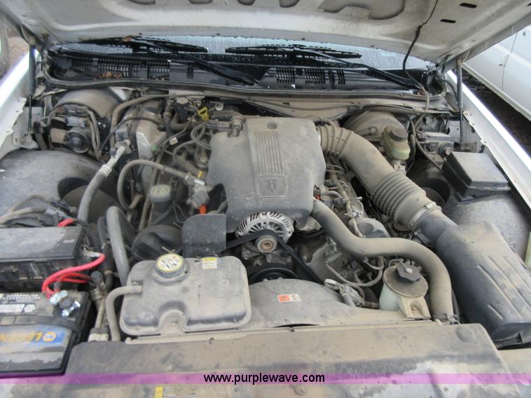 image for item I2082 2004 Ford Crown Victoria Police Interceptor