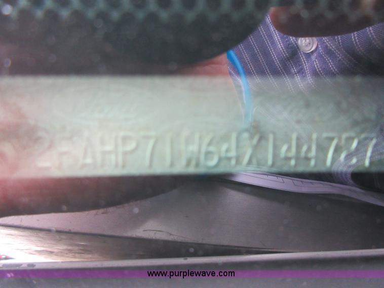 image for item I2082 2004 Ford Crown Victoria Police Interceptor