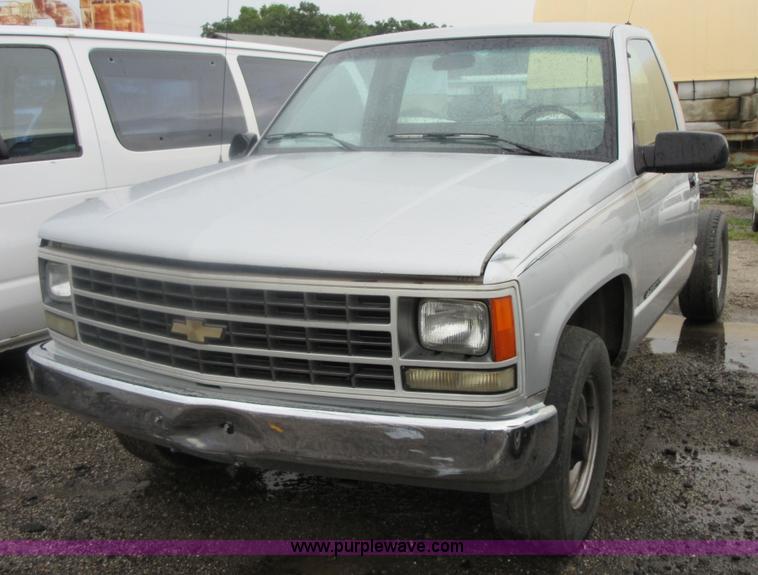 image for item I2084 1990 Chevrolet 2500 pickup truck cab and chassis