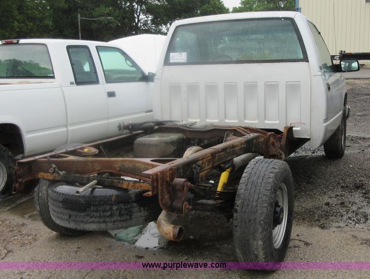 image for item I2084 1990 Chevrolet 2500 pickup truck cab and chassis