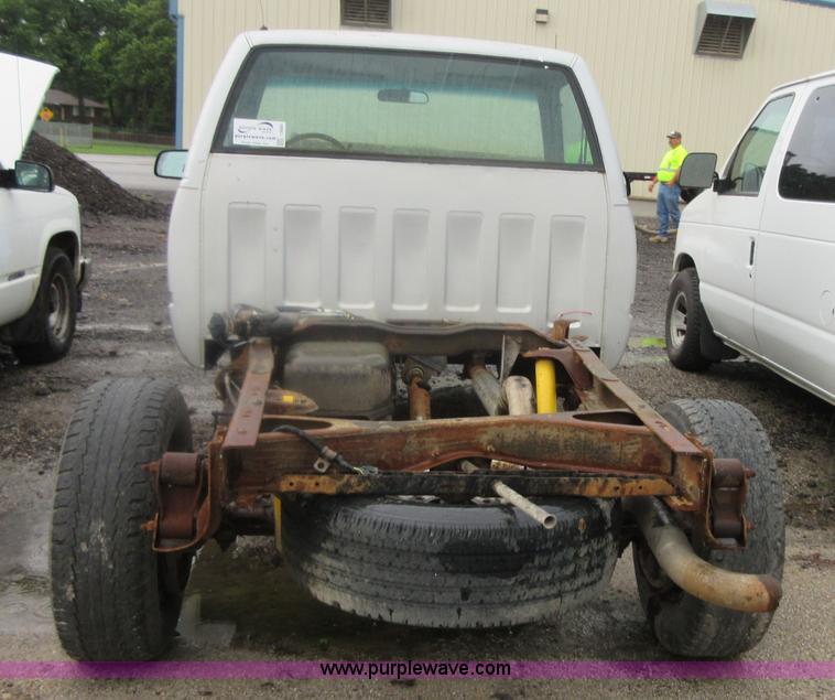 image for item I2084 1990 Chevrolet 2500 pickup truck cab and chassis