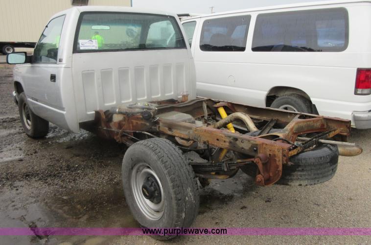 image for item I2084 1990 Chevrolet 2500 pickup truck cab and chassis